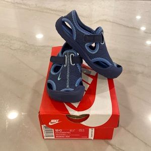 Size 8C Nike Closed-toe Sandals